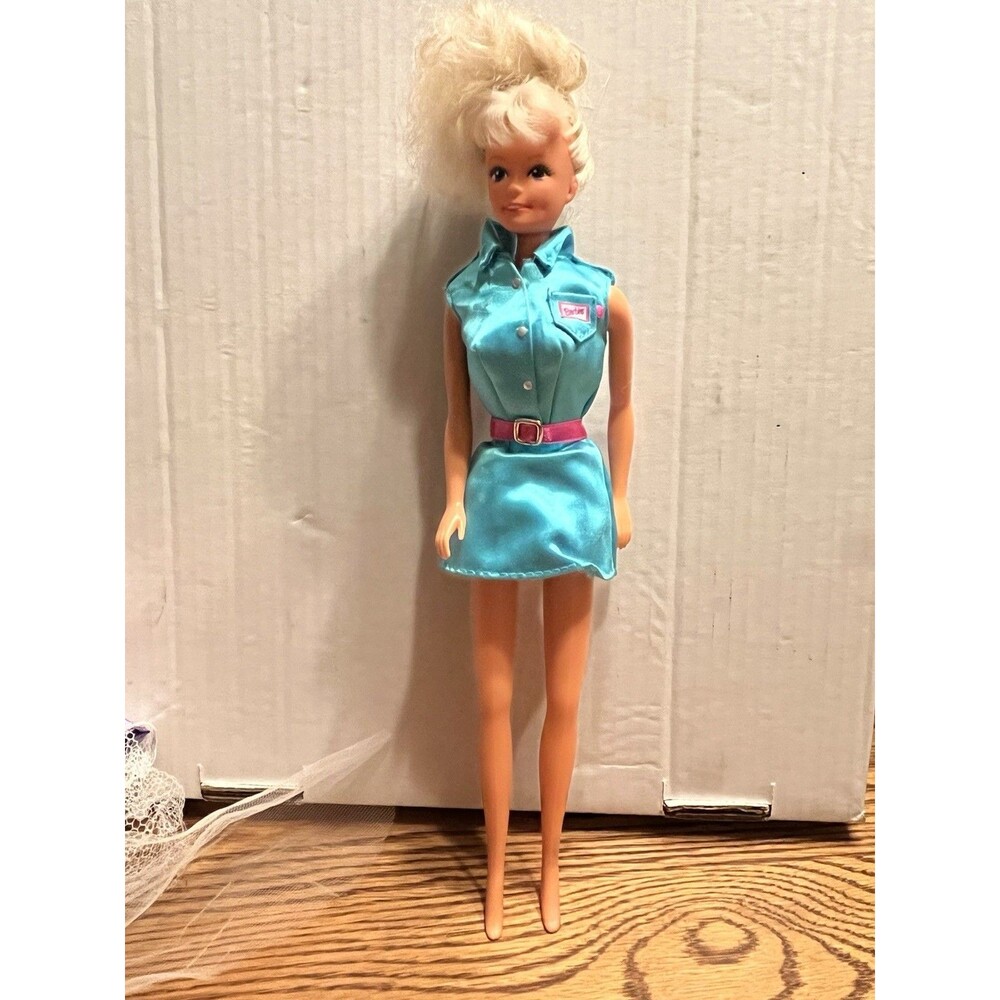 Vintage Pixar Toy Story 2 Tour Guide Barbie Doll Special Edition Mattel